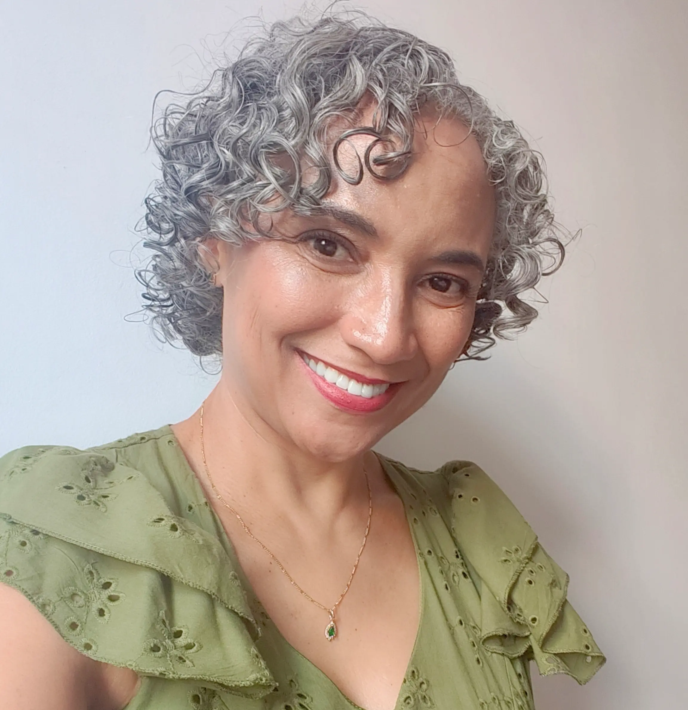 Janice Cata Preta — Autora e facilitadora de clareza emocional e reorganização energética